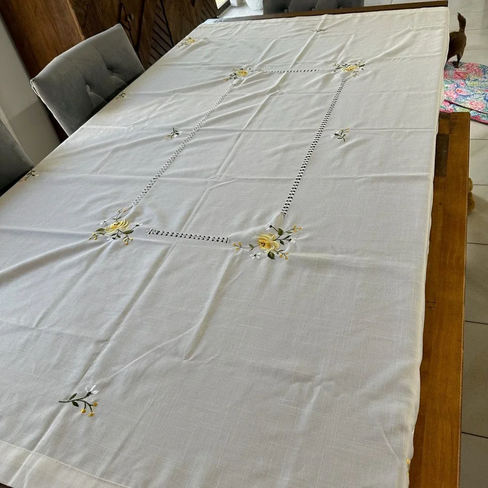 Vintage Embroidered Tablecloth Cream Yellow w/Napkins